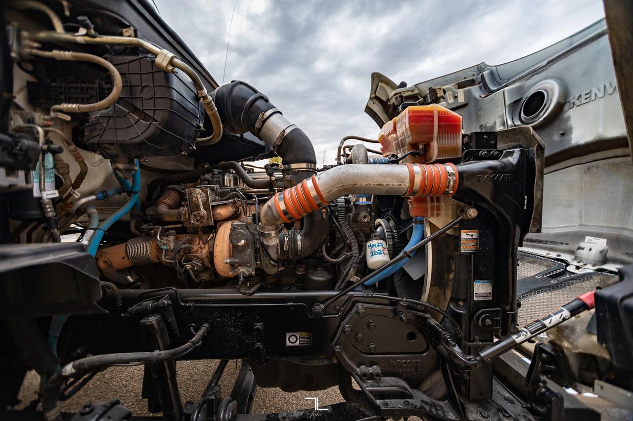 2015 Kenworth T-880 Tri-Drive Tractor Sleeper Heavy Spec Red Deer AB