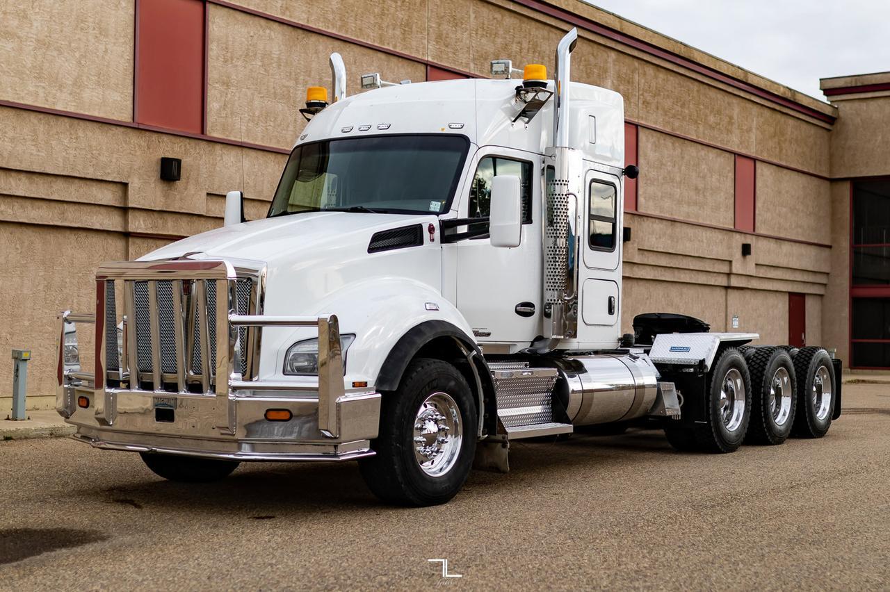 2015 Kenworth T-880 Tri-Drive Tractor Sleeper Heavy Spec Red Deer AB