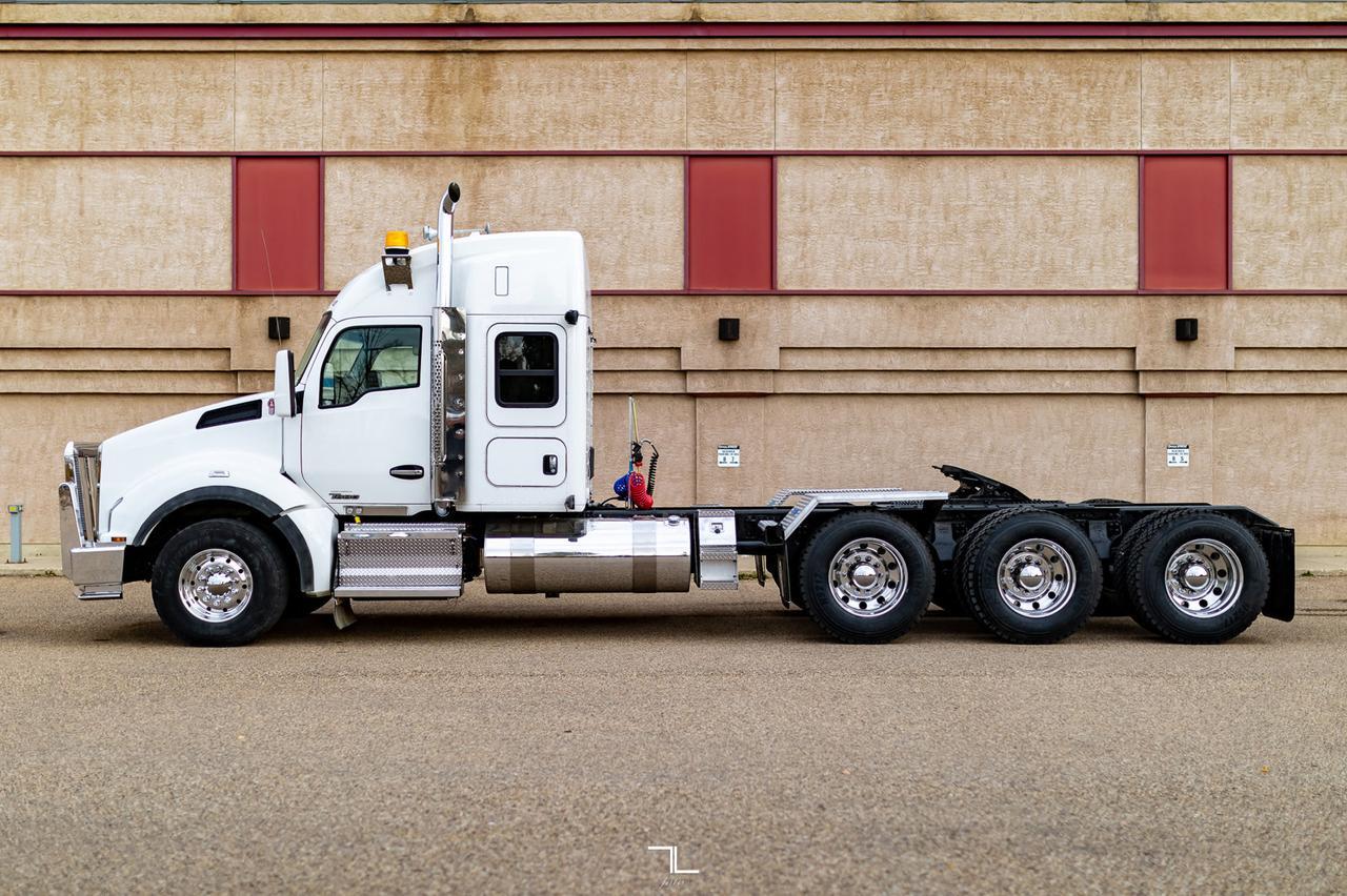 2015 Kenworth T-880 Tri-Drive Tractor Sleeper Heavy Spec Red Deer AB