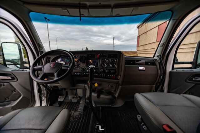 2015 Kenworth T-880 Tri-Drive Tractor Sleeper Heavy Spec Red Deer AB