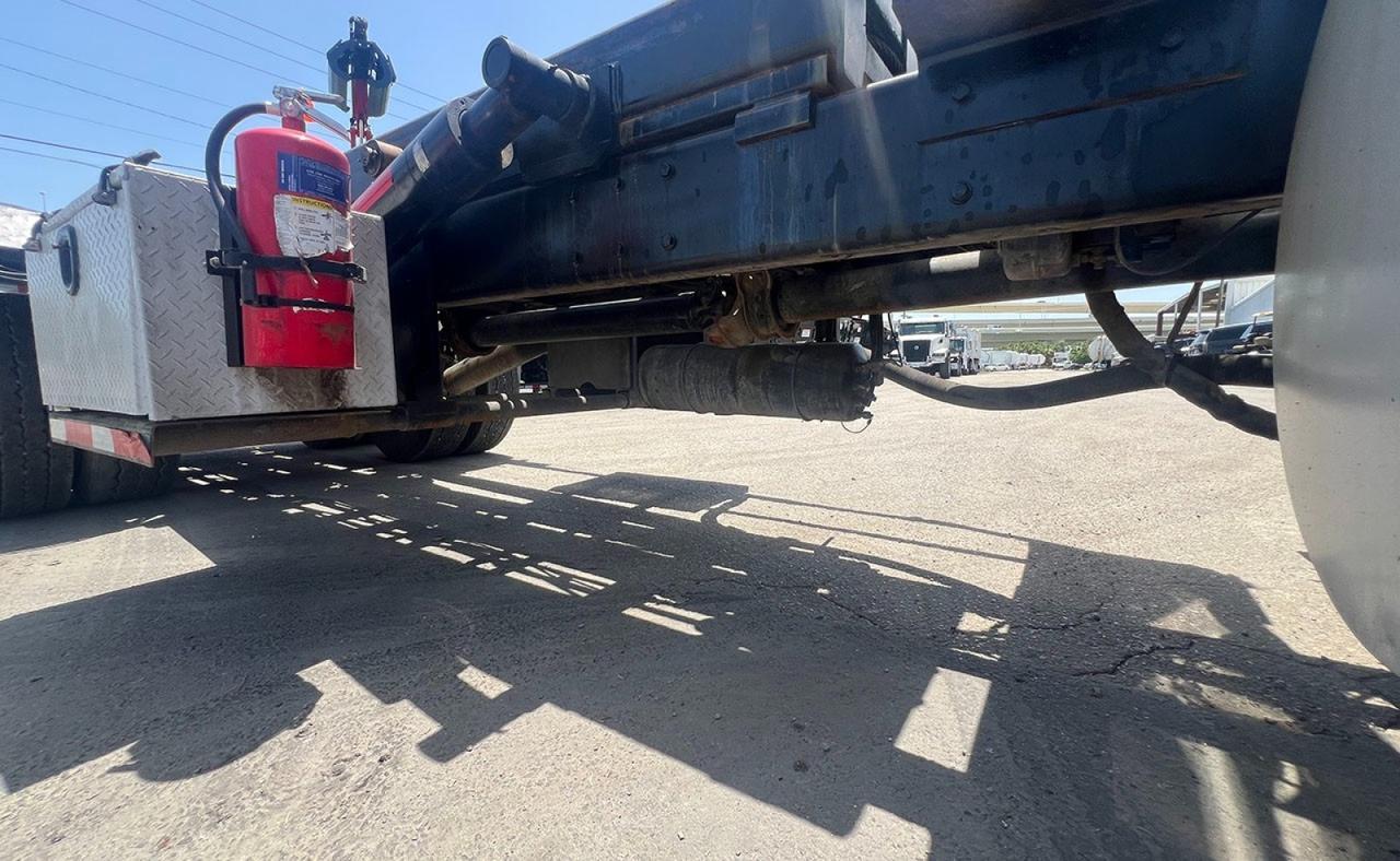 2015 Kenworth T800 60,000 lb Galbreath Roll Off Truck Tampa FL