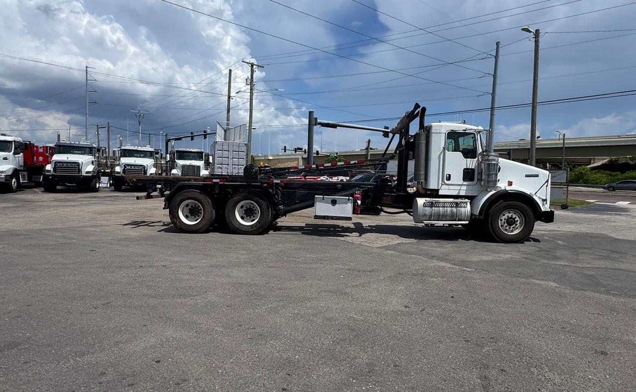 2015 Kenworth T800 60,000 lb Galbreath Roll Off Truck