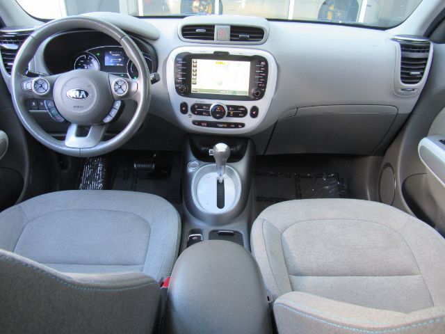 2015 Kia Soul EV photo 3