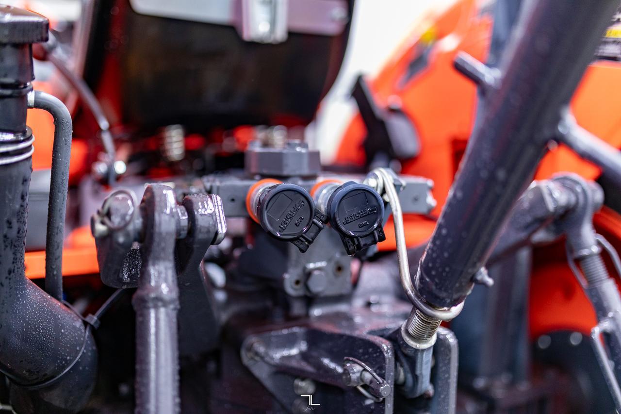 2015 Kubota M7040SUD 4WD Tractor Loader Grapple Diesel Red Deer AB