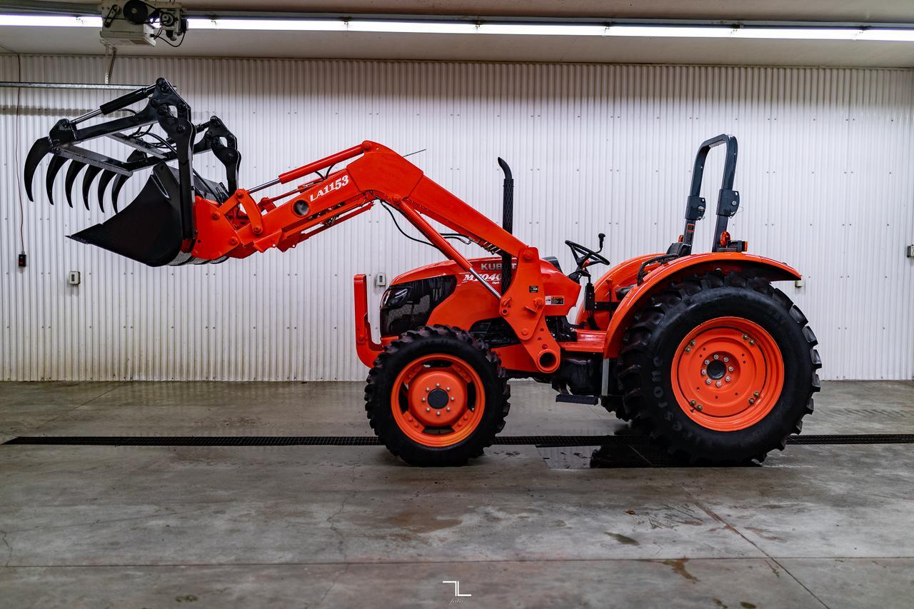 2015 Kubota M7040SUD 4WD Tractor Loader Grapple Diesel Red Deer AB