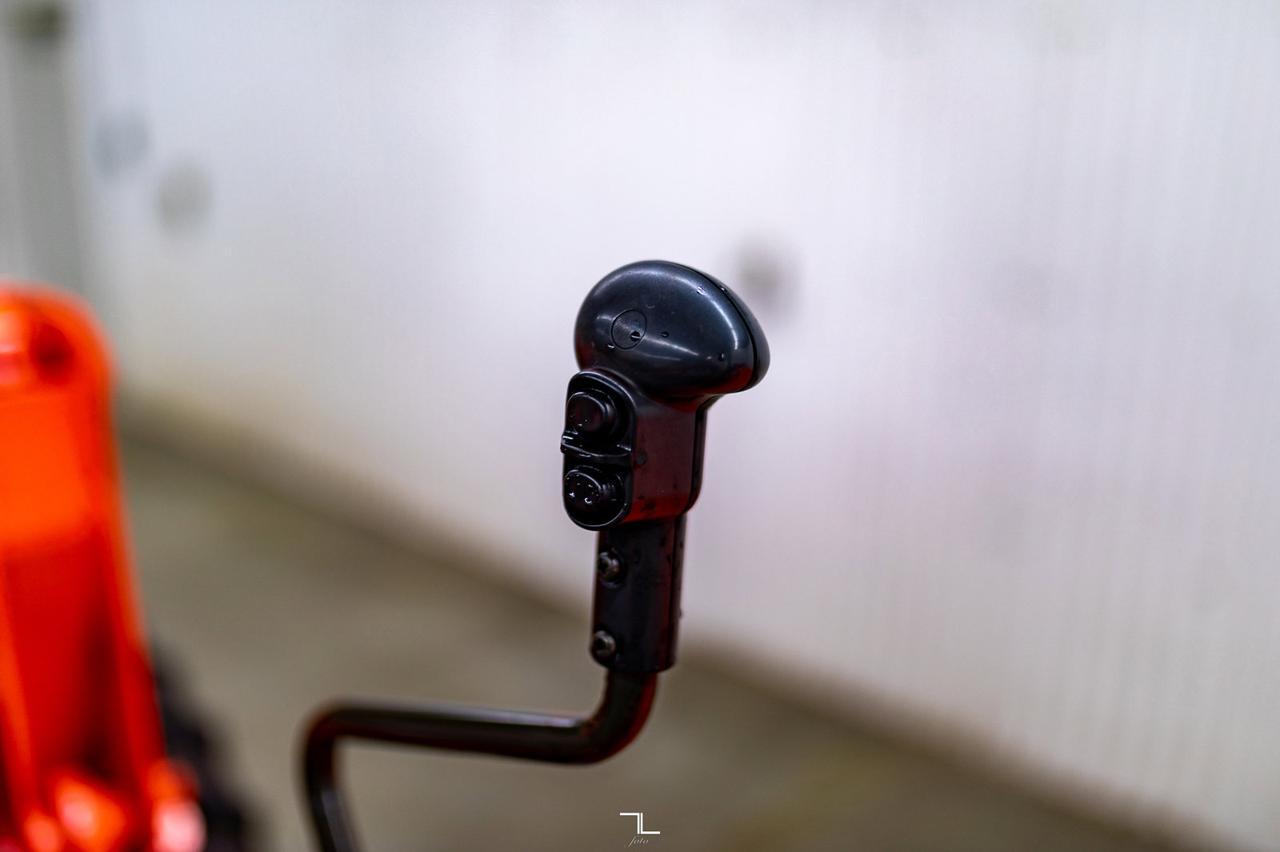 2015 Kubota M7040SUD 4WD Tractor Loader Grapple Diesel Red Deer AB