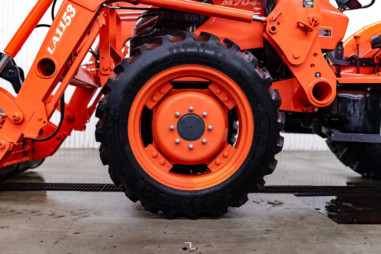 2015 Kubota M7040SUD 4WD Tractor Loader Grapple Diesel Red Deer AB