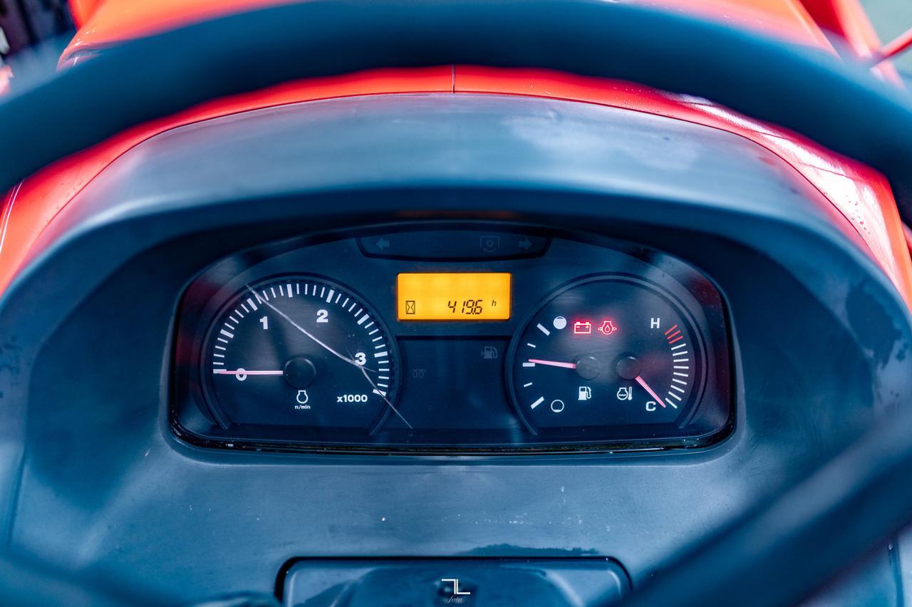 2015 Kubota M7040SUD 4WD Tractor Loader Grapple Diesel Red Deer AB