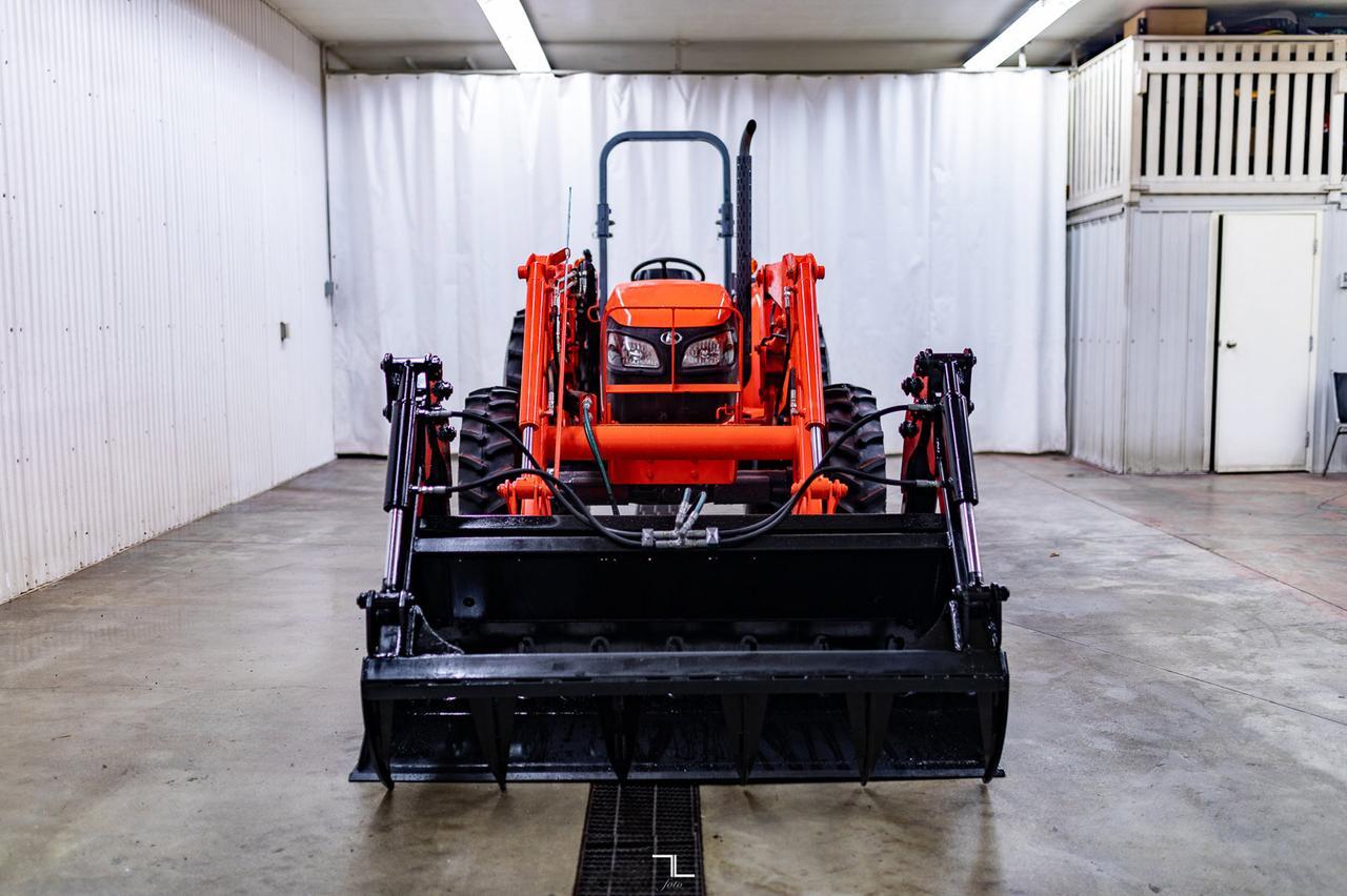 2015 Kubota M7040SUD 4WD Tractor Loader Grapple Diesel Red Deer AB