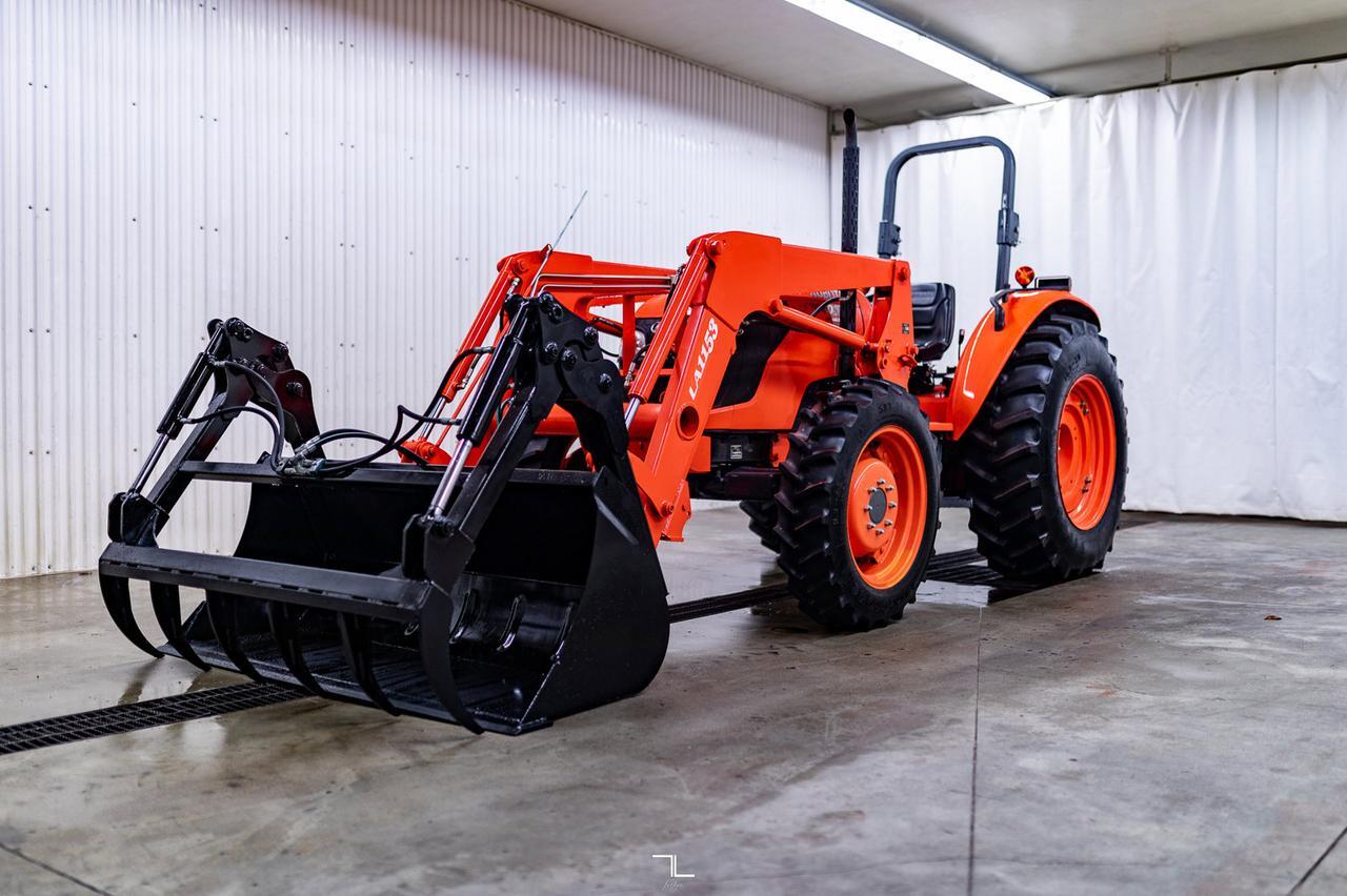 2015 Kubota M7040SUD 4WD Tractor Loader Grapple Diesel Red Deer AB