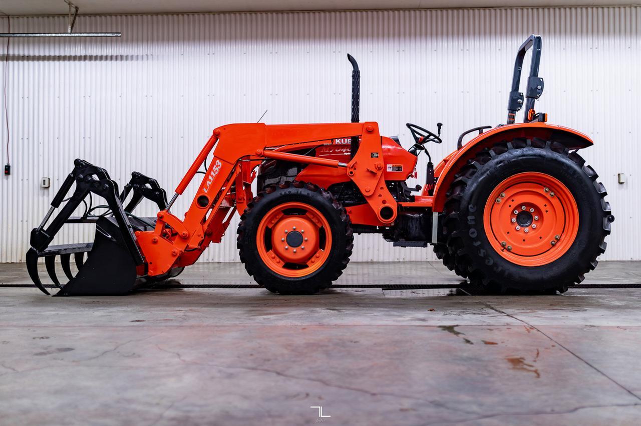2015 Kubota M7040SUD 4WD Tractor Loader Grapple Diesel Red Deer AB