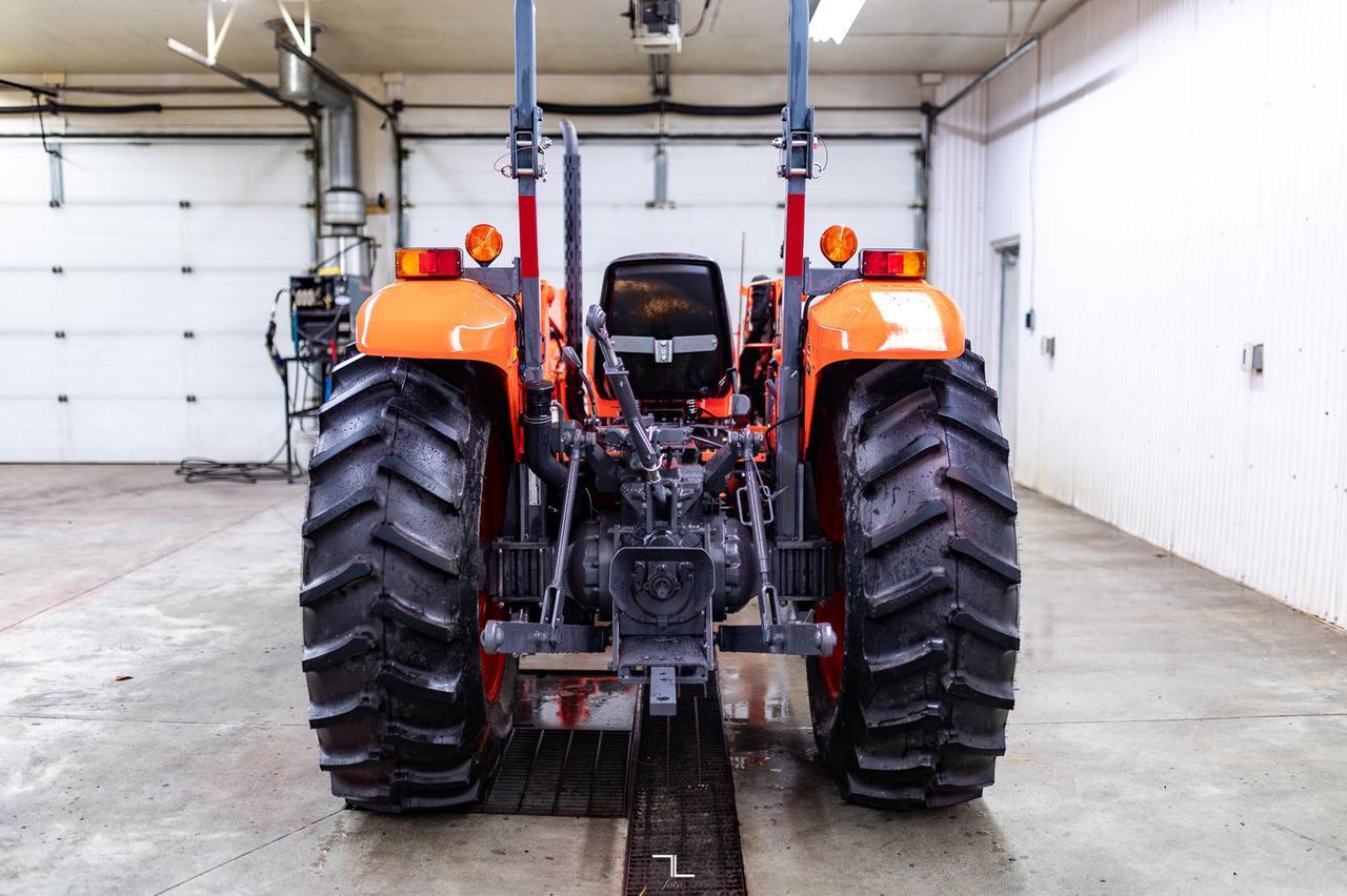 2015 Kubota M7040SUD 4WD Tractor Loader Grapple Diesel Red Deer AB