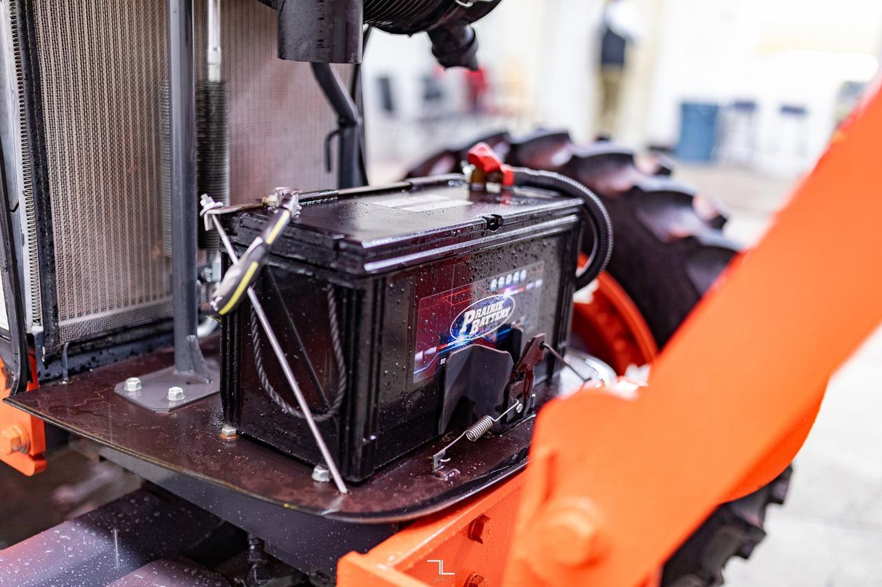 2015 Kubota M7040SUD 4WD Tractor Loader Grapple Diesel Red Deer AB