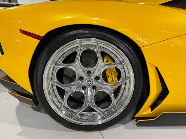2015 Lamborghini Aventador Roadster Giallo Orion paint/calipers, custom interior, HRE wheels, Sensonum audio AND MUCH MORE!!! Fort Lauderdale FL