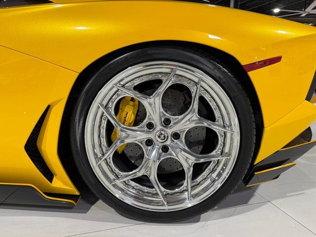 2015 Lamborghini Aventador Roadster Giallo Orion paint/calipers, custom interior, HRE wheels, Sensonum audio AND MUCH MORE!!! Fort Lauderdale FL