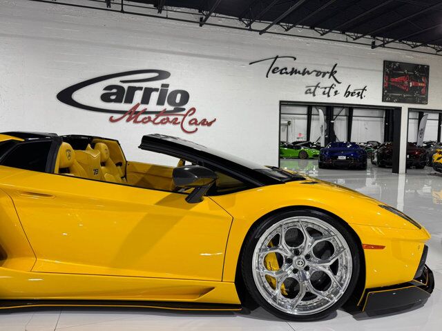 2015 Lamborghini Aventador Roadster Giallo Orion paint/calipers, custom interior, HRE wheels, Sensonum audio AND MUCH MORE!!! Fort Lauderdale FL