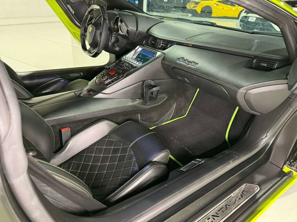 2015 Lamborghini Aventador Verde Scandal paint, Ad Personam interior, Sensonum audio, carbon galore AND MORE!! Fort Lauderdale FL