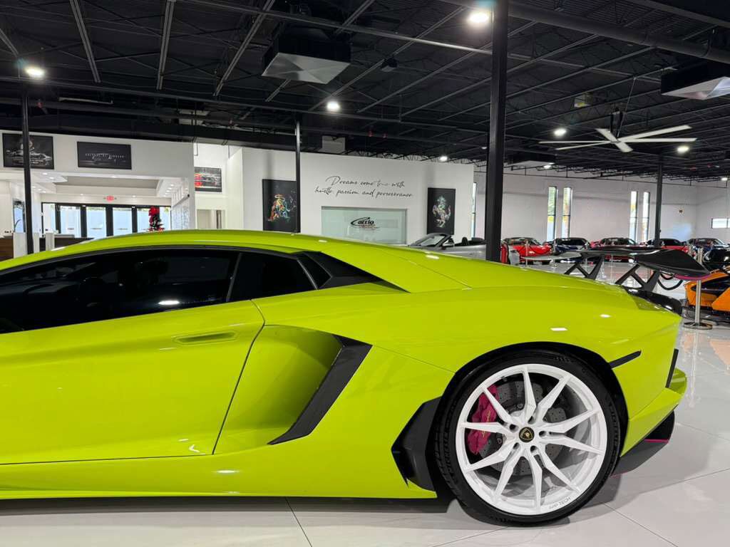 2015 Lamborghini Aventador Verde Scandal paint, Ad Personam interior, Sensonum audio, carbon galore AND MORE!! Fort Lauderdale FL