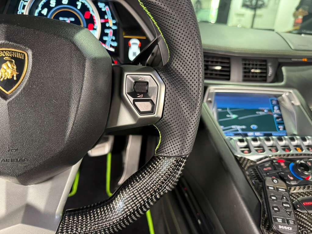 2015 Lamborghini Aventador Verde Scandal paint, Ad Personam interior, Sensonum audio, carbon galore AND MORE!! Fort Lauderdale FL