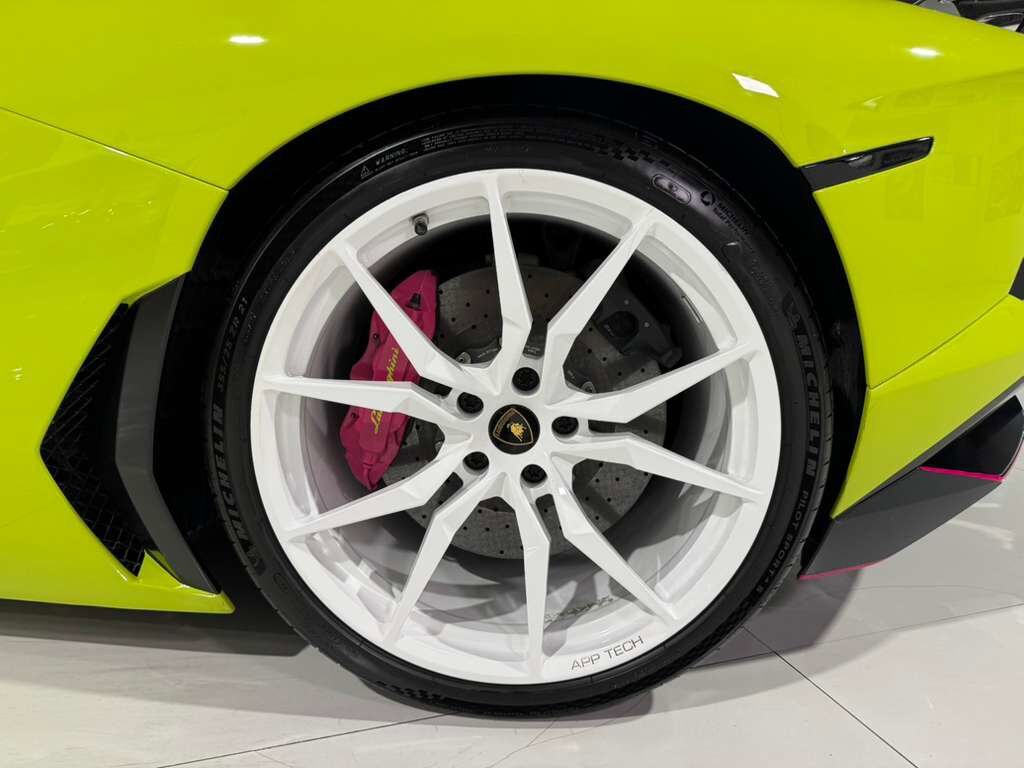 2015 Lamborghini Aventador Verde Scandal paint, Ad Personam interior, Sensonum audio, carbon galore AND MORE!! Fort Lauderdale FL