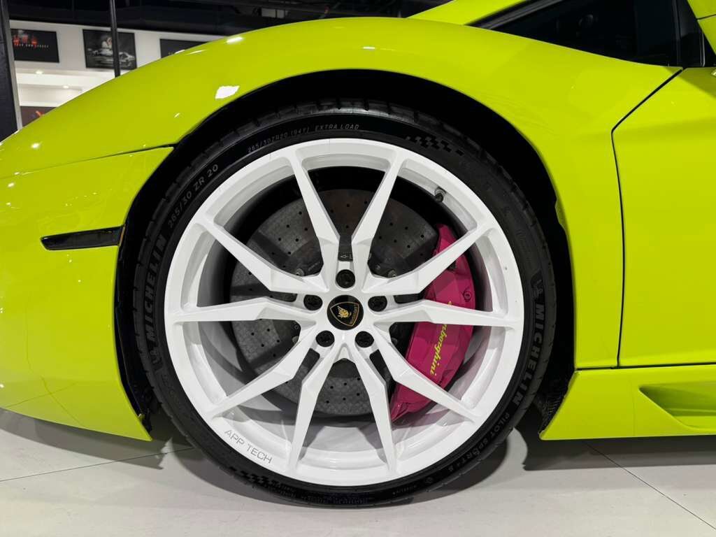 2015 Lamborghini Aventador Verde Scandal paint, Ad Personam interior, Sensonum audio, carbon galore AND MORE!! Fort Lauderdale FL