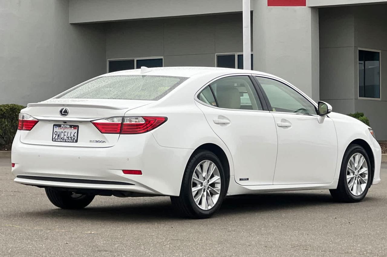 2015 Lexus ES 300h Hybrid