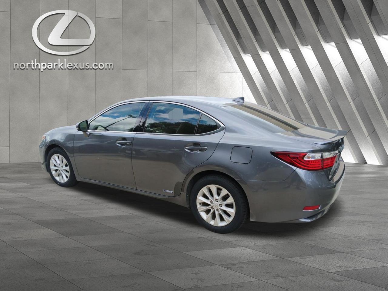 2015 Lexus ES 300h Hybrid
