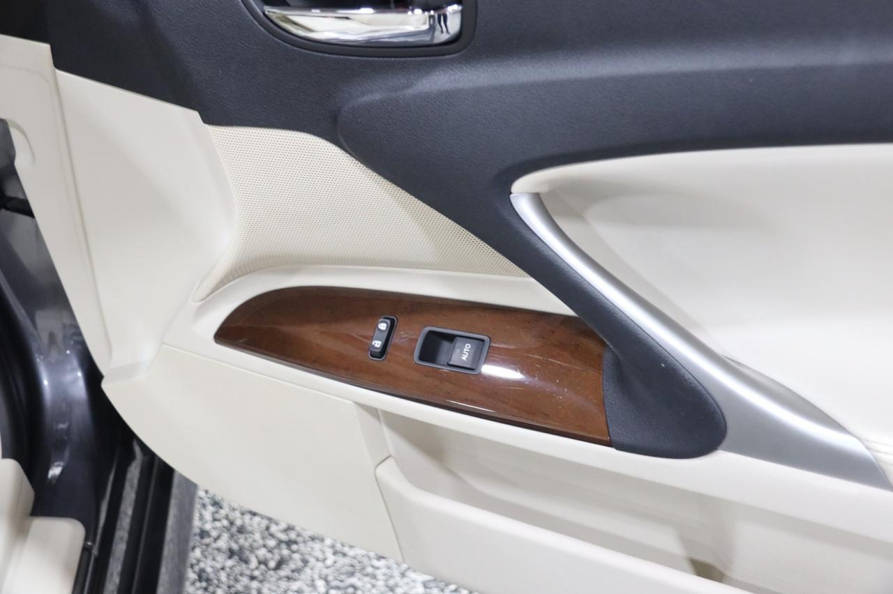 2015 Lexus IS 250C w/Navigation 2dr Convertible Skokie IL