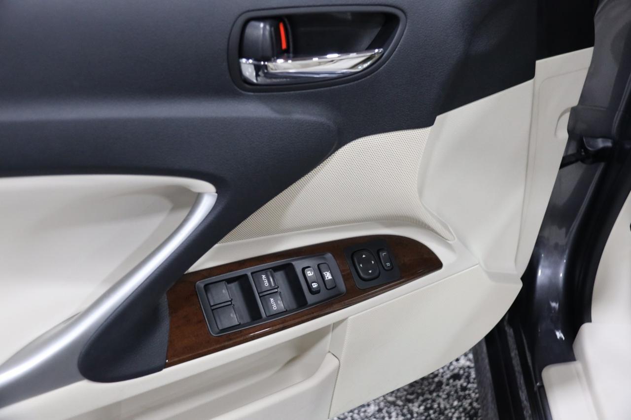 2015 Lexus IS 250C w/Navigation 2dr Convertible Skokie IL