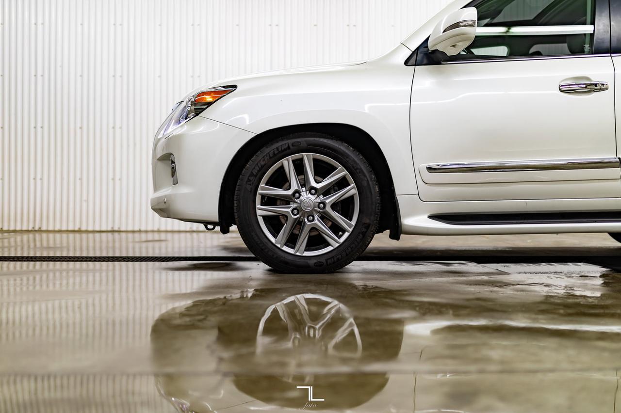 2015 Lexus LX 570 AWD Luxury Leather Roof Nav BCam DVD Red Deer AB