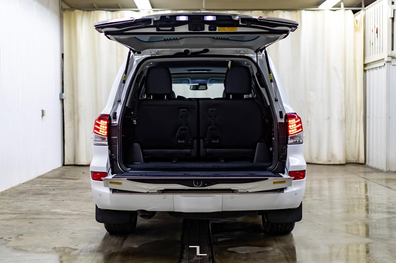 2015 Lexus LX 570 AWD Luxury Leather Roof Nav BCam DVD Red Deer AB