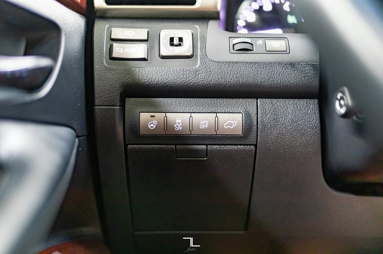 2015 Lexus LX 570 AWD Luxury Leather Roof Nav BCam DVD Red Deer AB