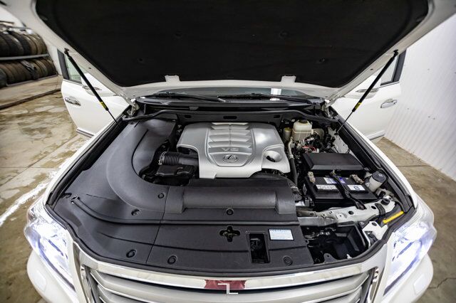 2015 Lexus LX 570 AWD Luxury Leather Roof Nav BCam DVD Red Deer AB