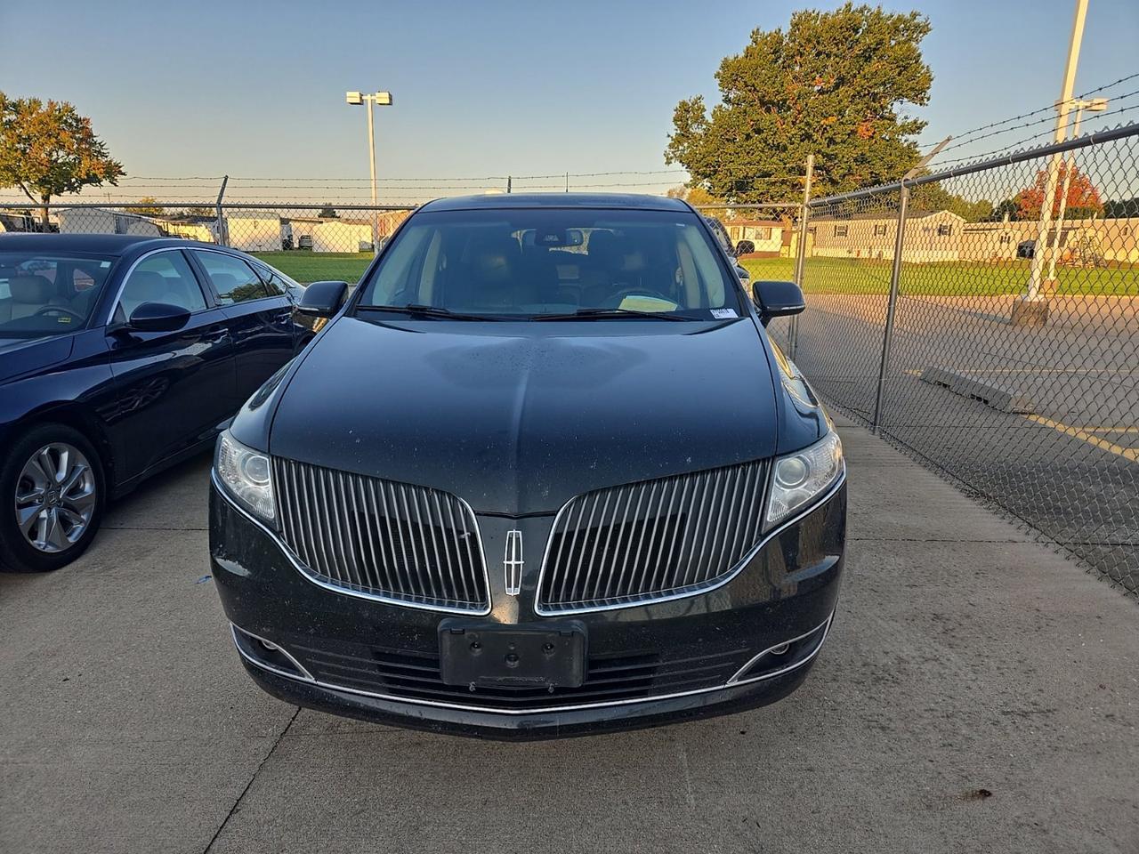 2015 Lincoln MKT Base