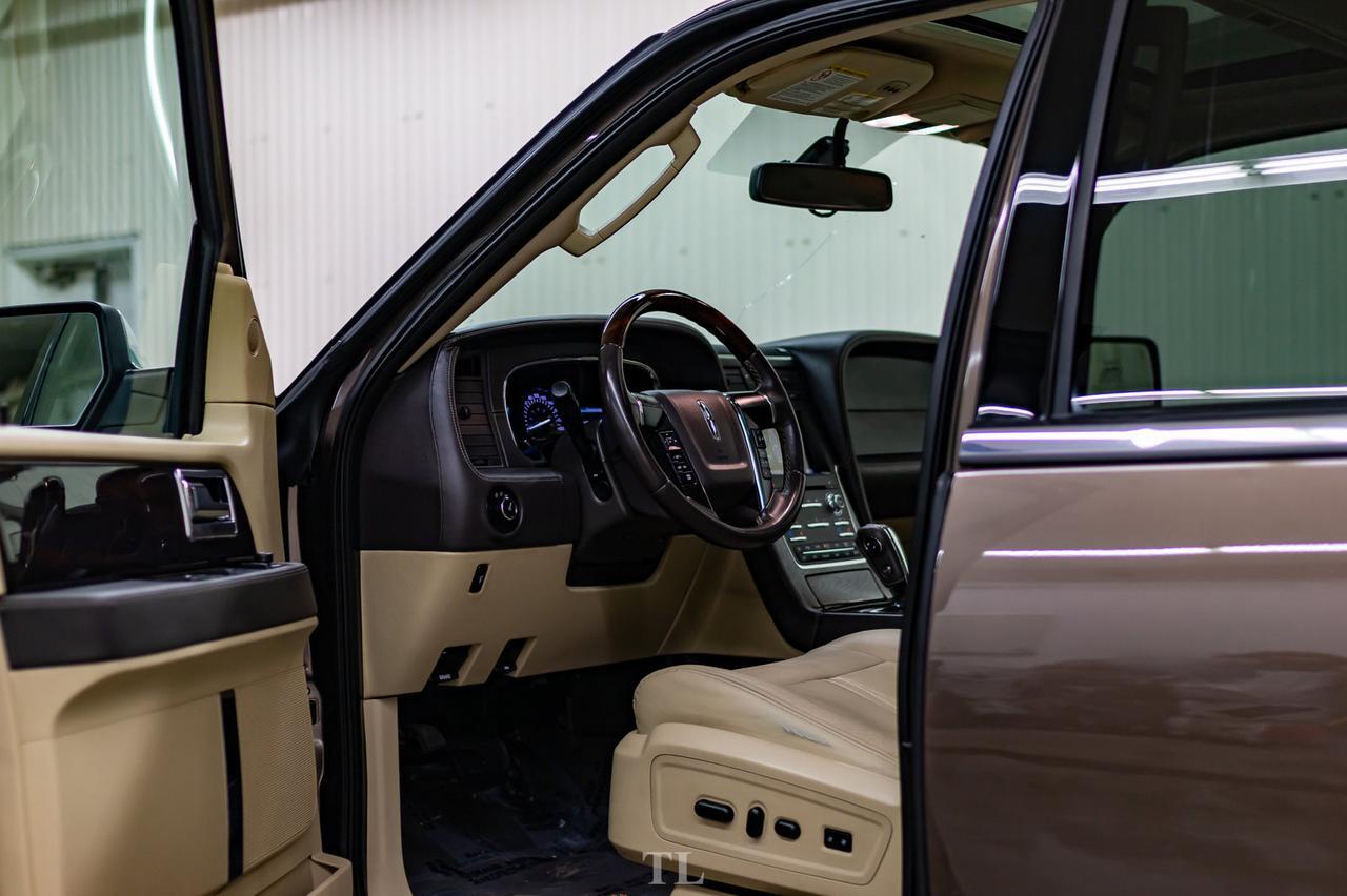 2015 Lincoln Navigator AWD Ultimate Leather Roof Nav BCam Red Deer AB