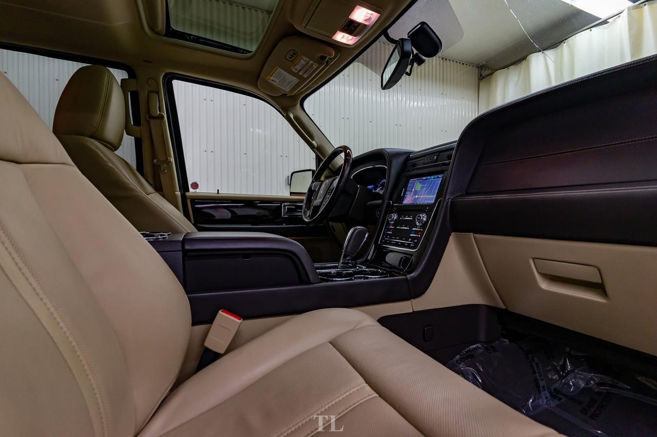 2015 Lincoln Navigator AWD Ultimate Leather Roof Nav BCam Red Deer AB