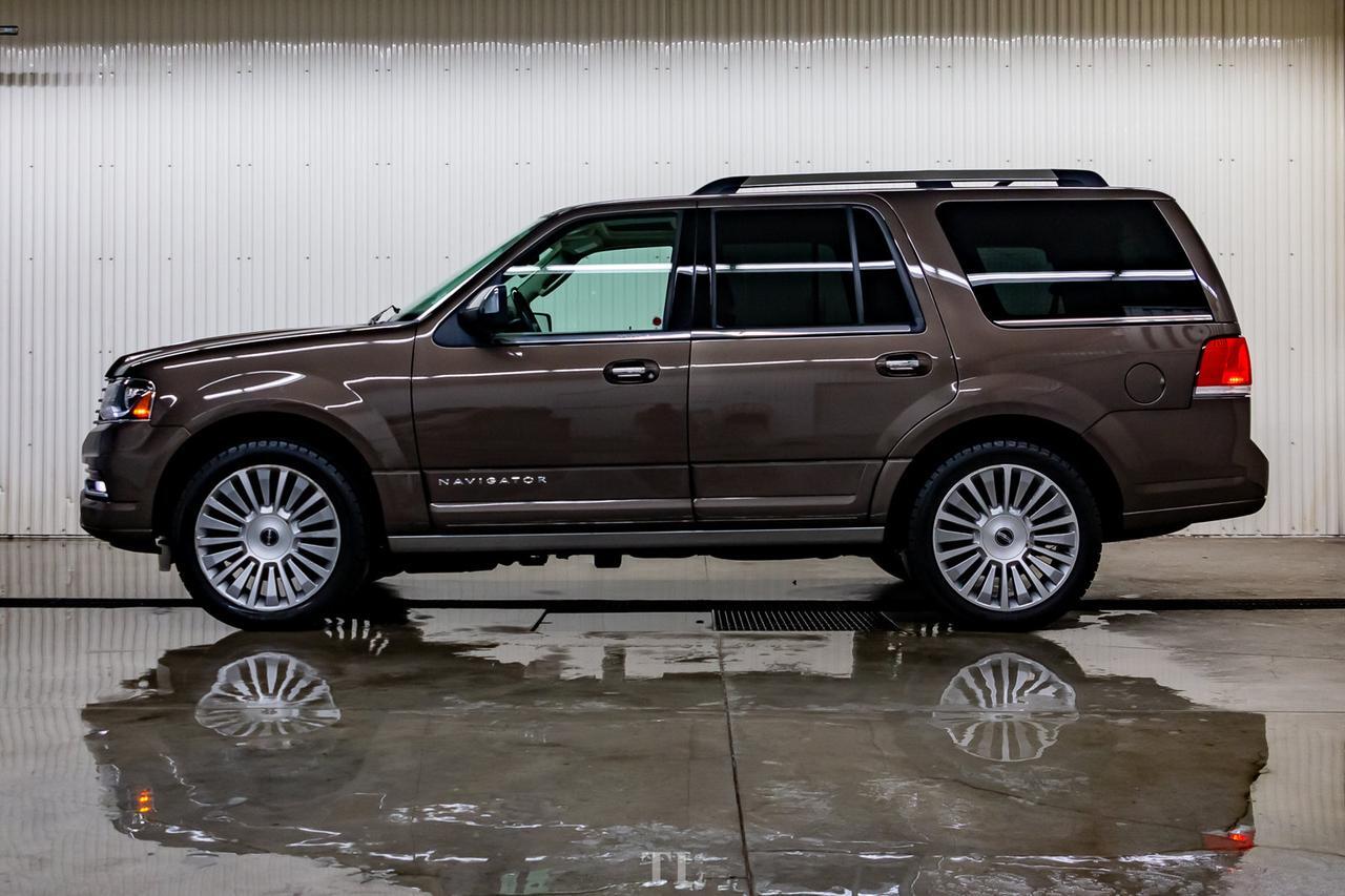 2015 Lincoln Navigator AWD Ultimate Leather Roof Nav BCam Red Deer AB