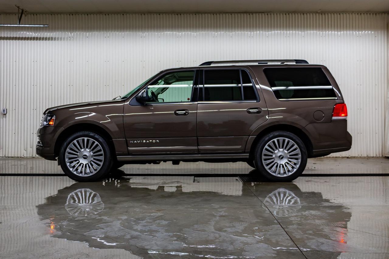 2015 Lincoln Navigator AWD Ultimate Leather Roof Nav Red Deer AB