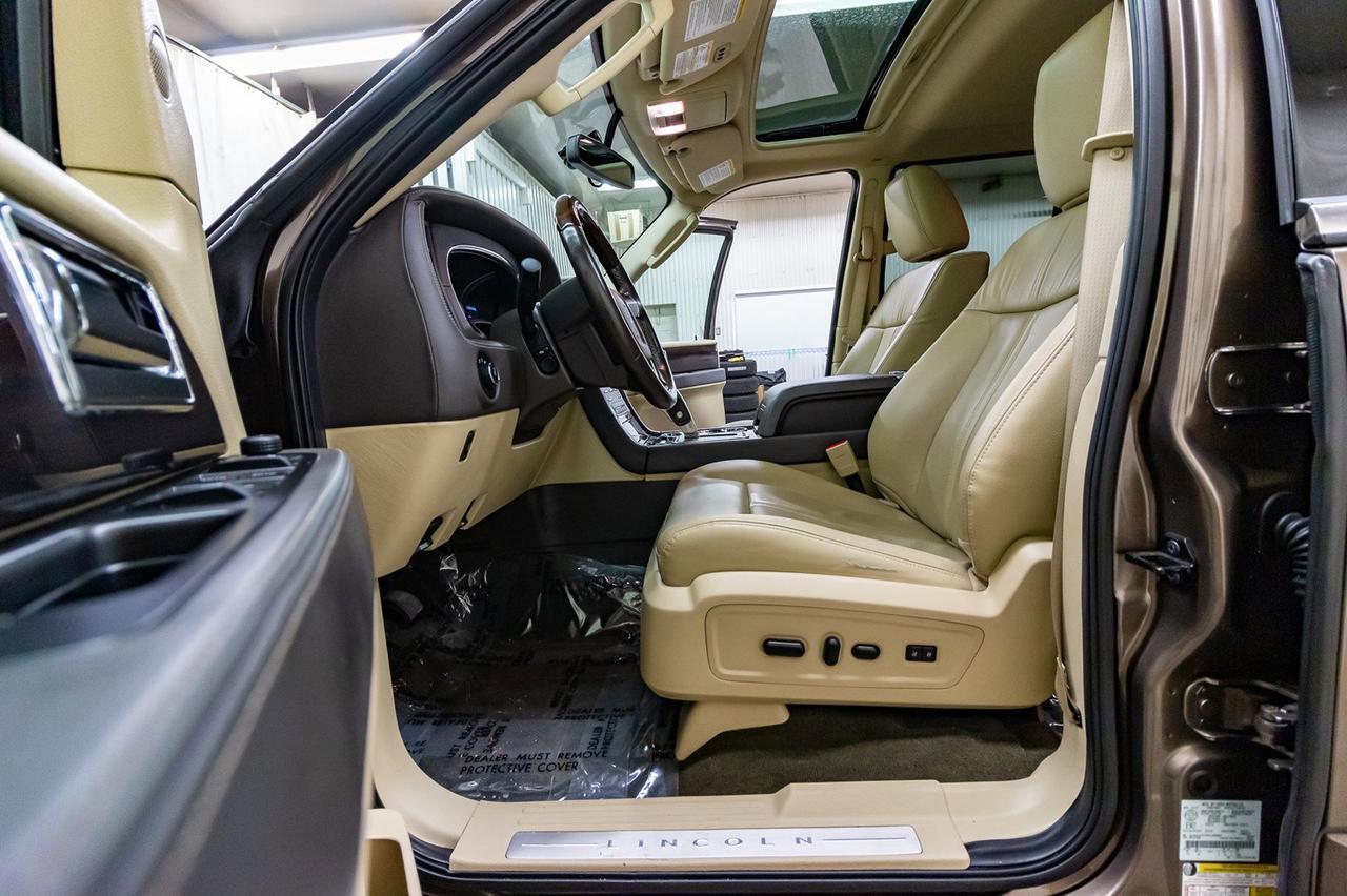 2015 Lincoln Navigator AWD Ultimate Leather Roof Nav Red Deer AB