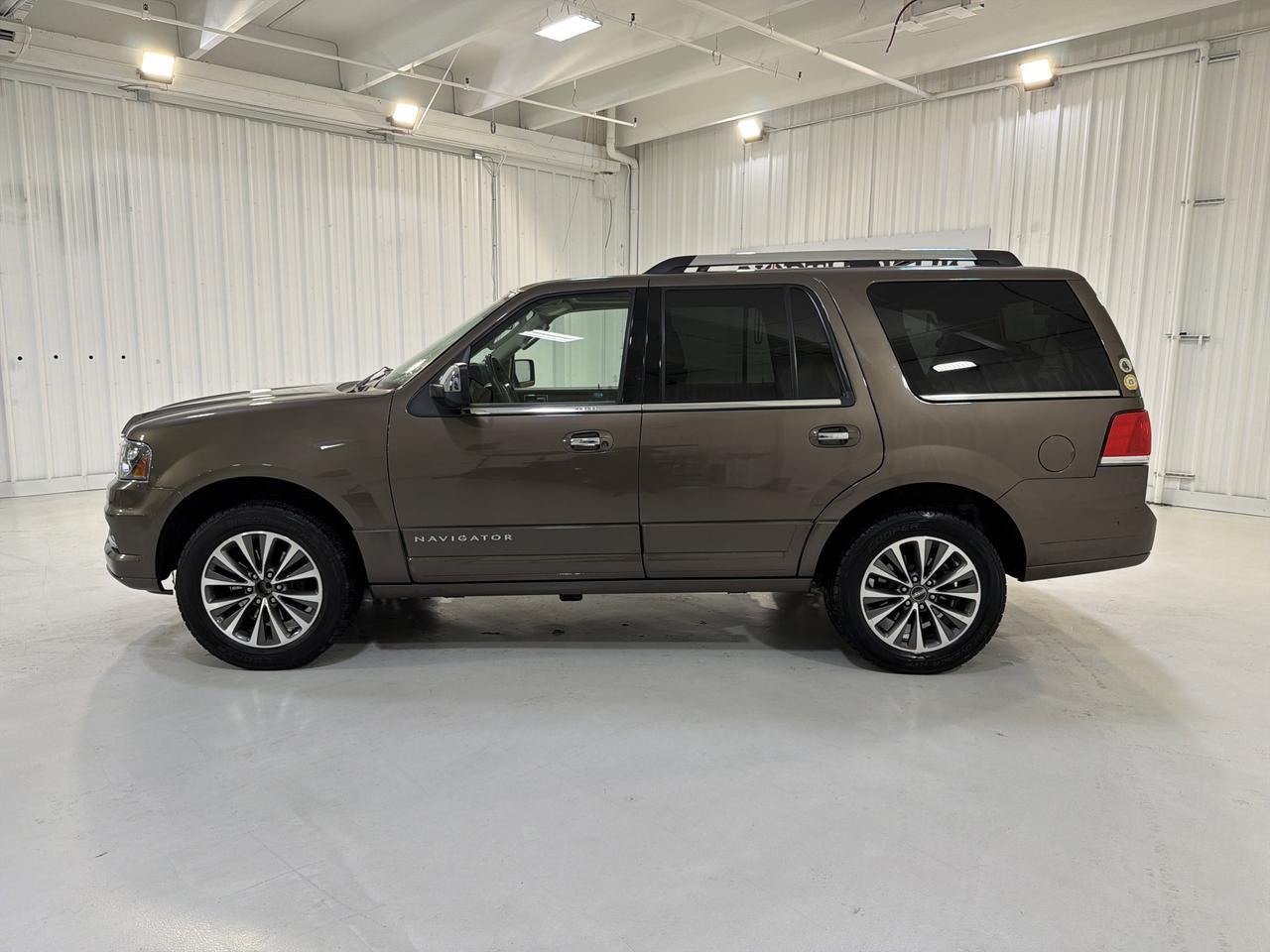 2015 Lincoln Navigator Base