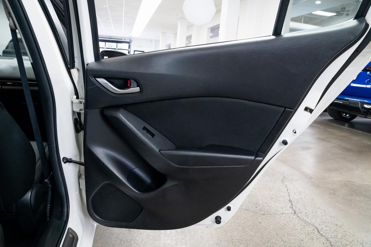 2015 MAZDA Mazda3 i Touring Backup Camera Portland OR