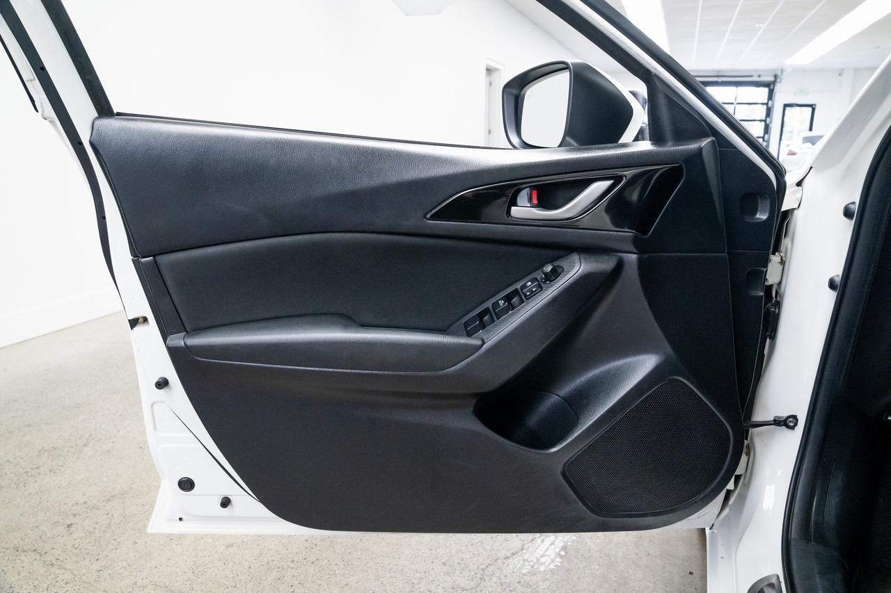 2015 MAZDA Mazda3 i Touring Backup Camera Portland OR