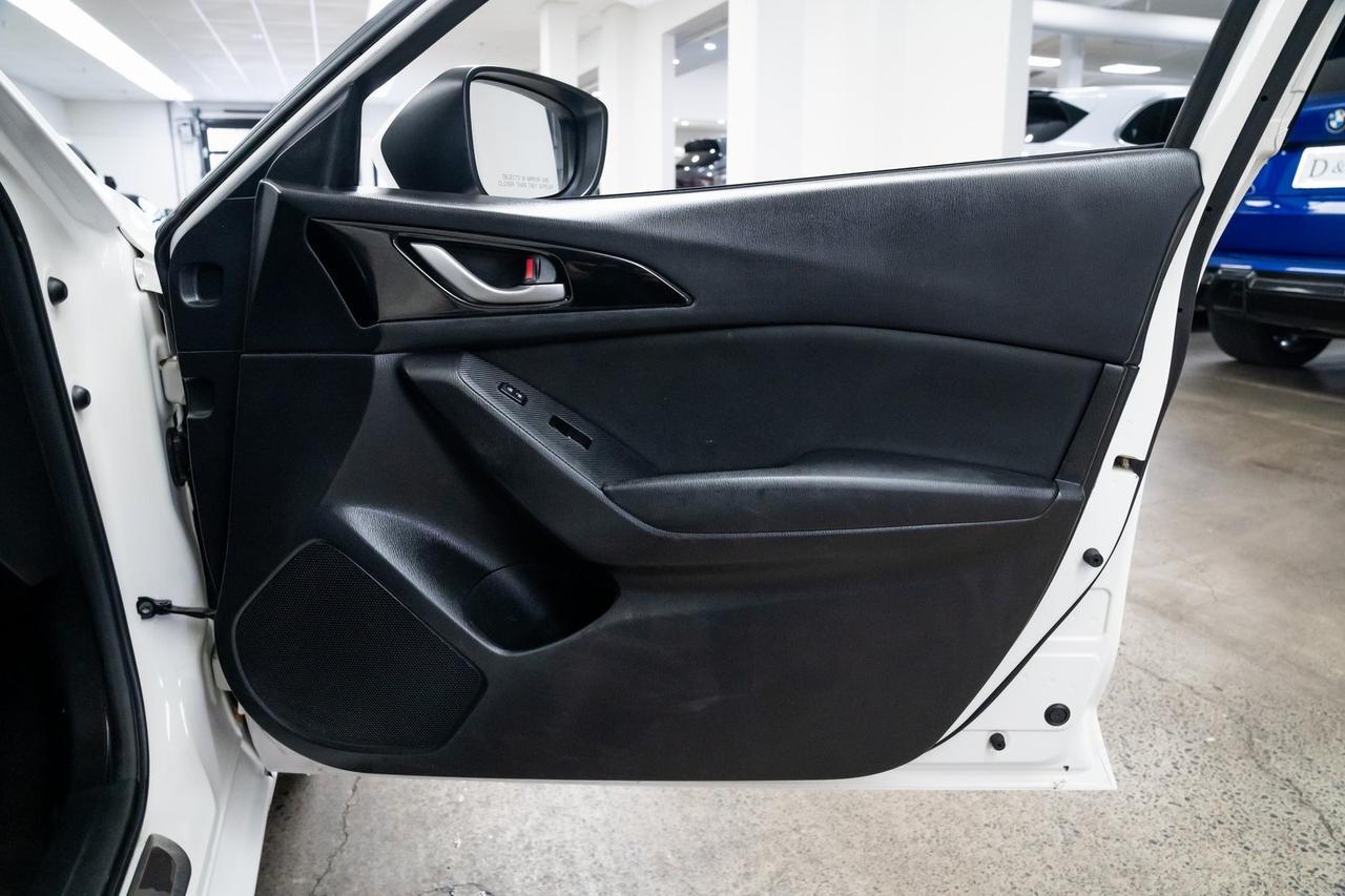 2015 MAZDA Mazda3 i Touring Backup Camera Portland OR