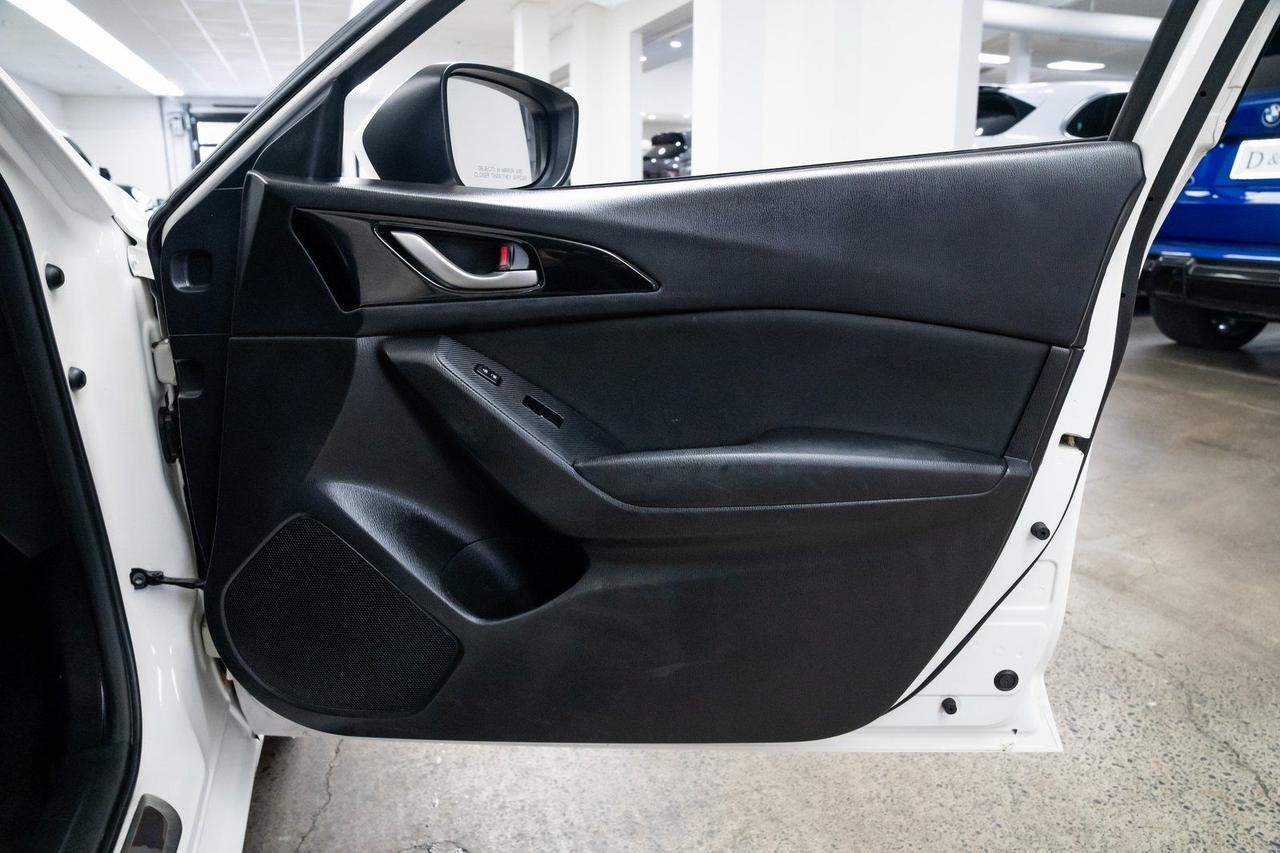 2015 MAZDA Mazda3 i Touring Backup Camera Portland OR