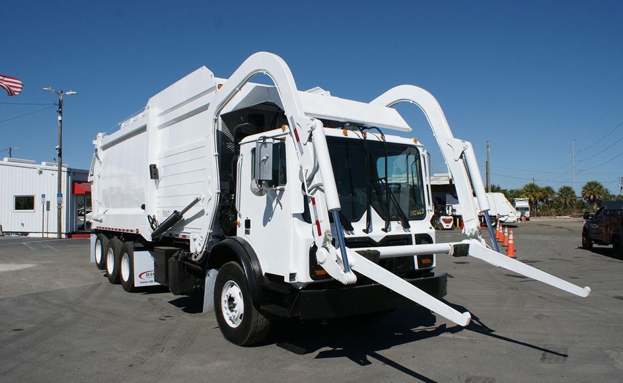 2015 Mack MRU613 44 Yard Heil Front Loader Garbage Truck