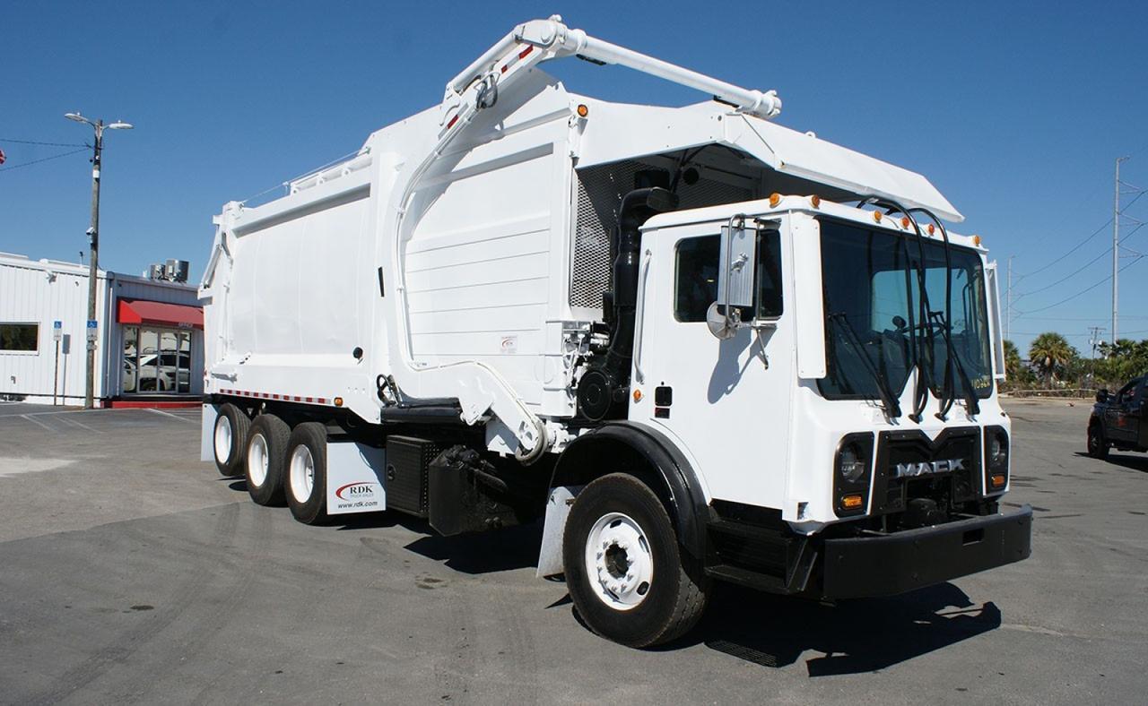 2015 Mack MRU613