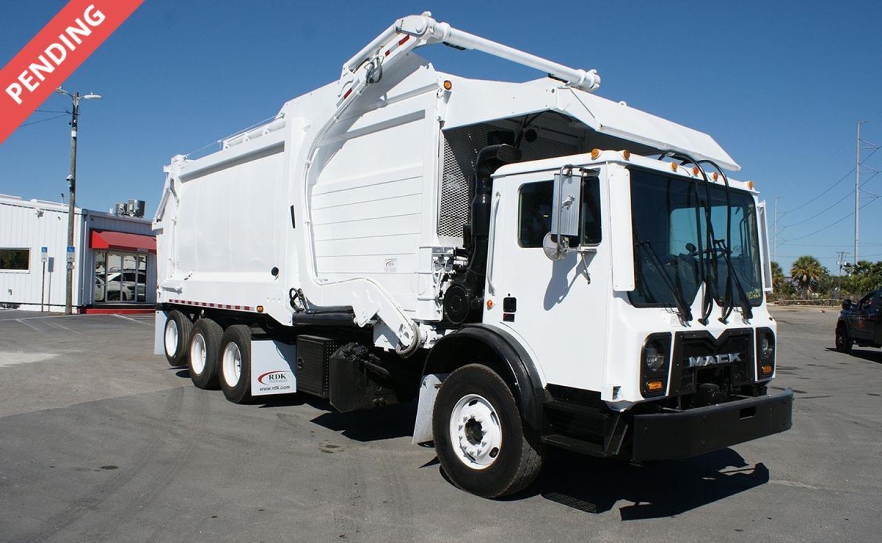 2015 Mack MRU613 44 Yard Heil Front Loader Garbage Truck