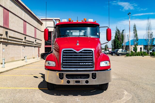 2015 Mack Pinnacle CXU 613 Daycab Tractor Diesel Red Deer AB