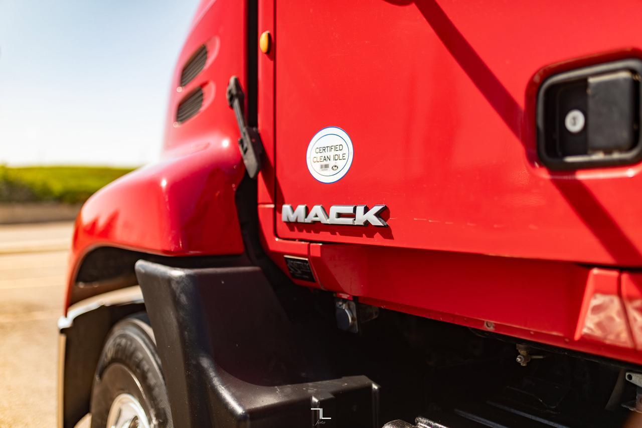 2015 Mack Pinnacle CXU 613 Daycab Tractor Diesel Red Deer AB