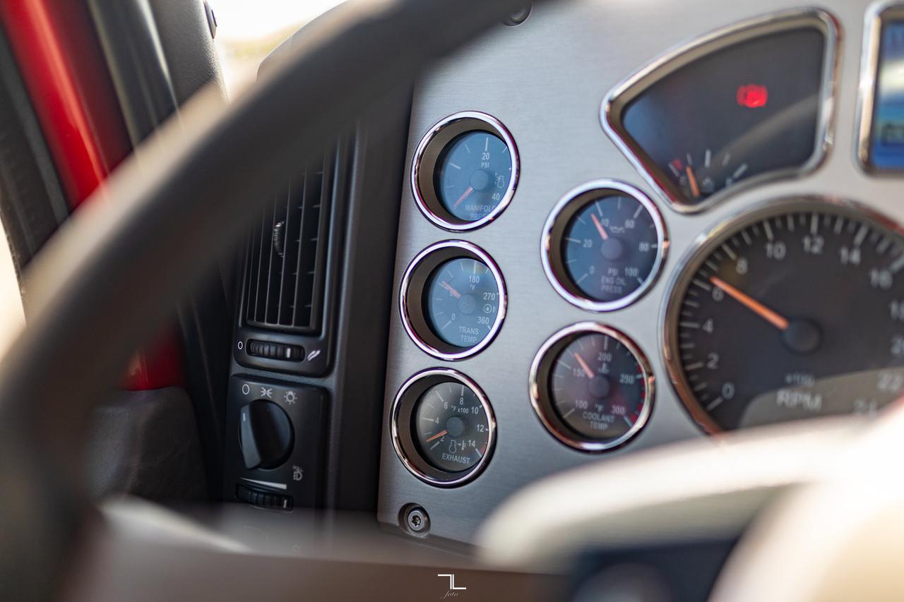 2015 Mack Pinnacle CXU 613 Daycab Tractor Diesel Red Deer AB